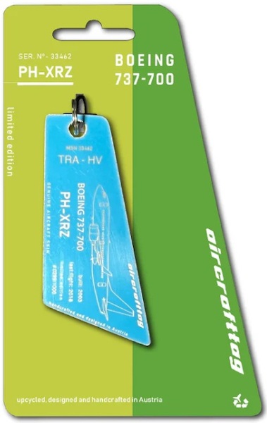 Keychain made of: Boeing 737 Transavia PH-XRZ light blue  PH-XRZ-LB