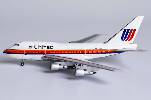 Boeing 747SP United Airlines "Saul Bass" livery; large 'UNITED' titles N140UA  07013